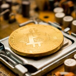COMPLYING WITH ANTI-MONEY LAUNDERING (AML) REGULATIONS IN CRYPTO